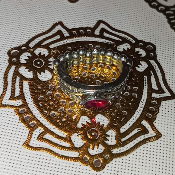 Ring - Picture 1 of 2